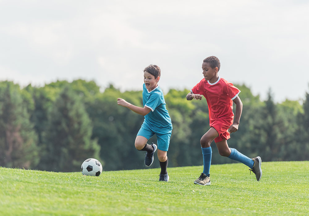 beneficios de jugar futbol